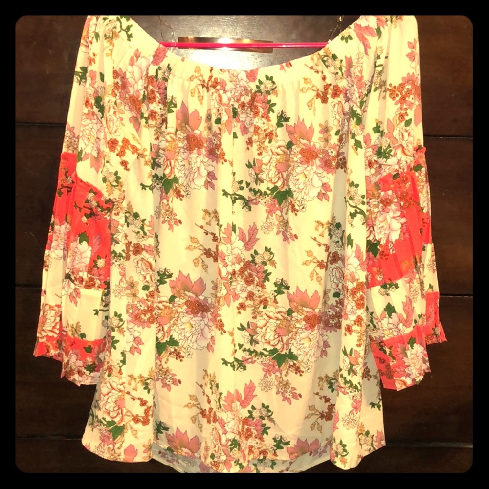 Off the shoulder floral top.❌SOLD